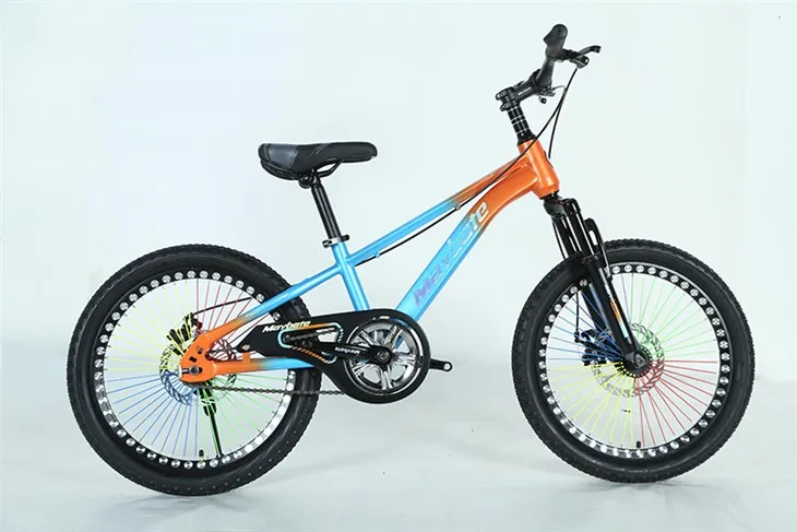 Farverig børnecykel